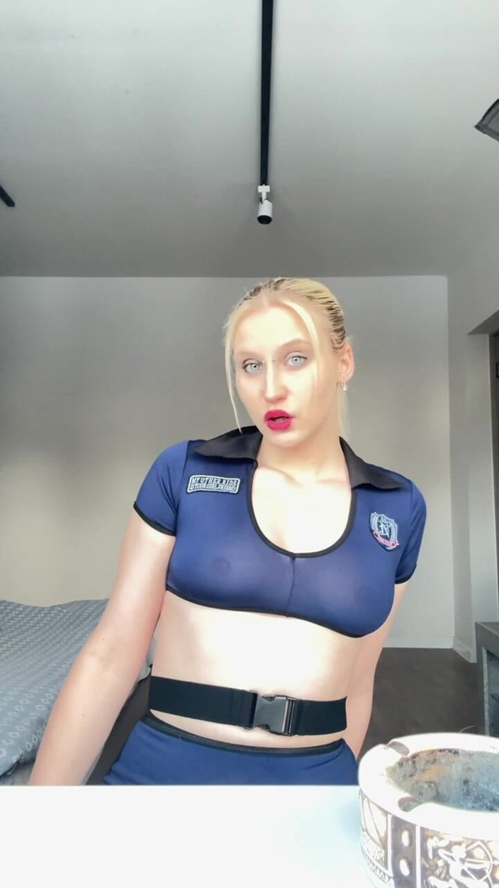 MertyXXX: Smokinggirl