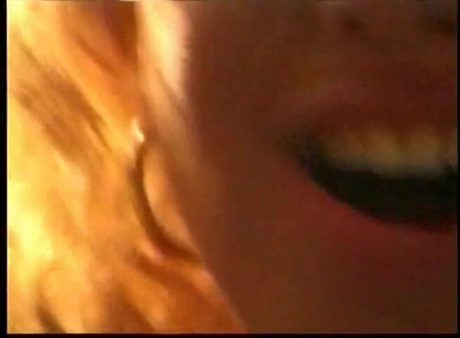 Hooters Entertainment: Fresca rubia milf consigue su cara desordenada