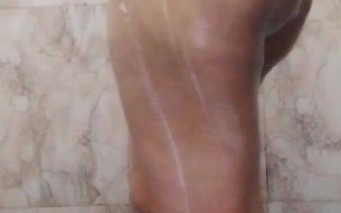 Riya Thakur: 20-jarige Pakistaanse Bhabhi spelen met anaal tijdens het baden