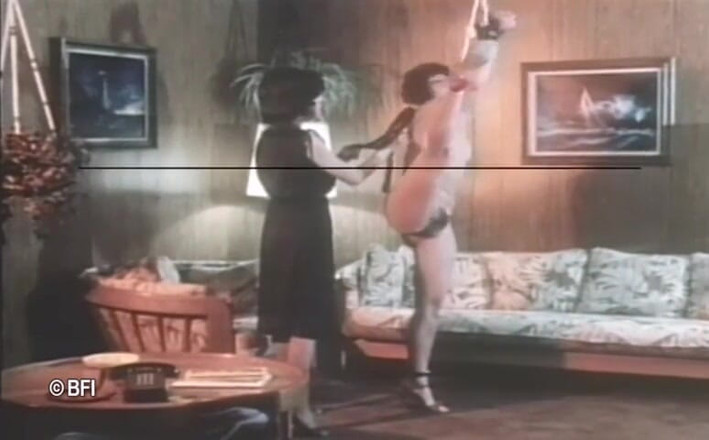 House of lords and mistresses in the spanking zone: 二人の主人が痩せた奴隷を縛る。