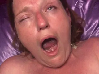 Eu vi dentro do meu crânio enquanto meus olhos rolavam na parte de trás da minha cabeça durante este insano orgasmo real