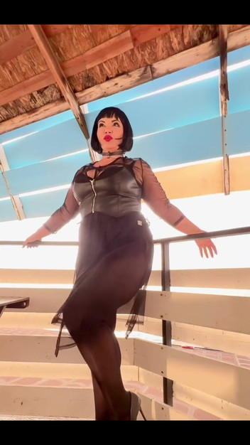 KarmenMilf: Selamat Pagi Dari Pantai