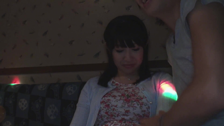 Caribbeancom: Asyalı sürtük özel odada sikilmeden önce karaokede yarak emiyor