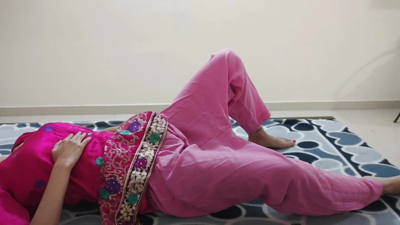 Saarabhabhi6: 내 개인 방 문 안의 인도 배달 소년 내가 즐기고 있었지만 대물 자지, 힌디어 오디오가 필요했을 때