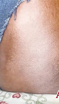 Squirta come la ragazza sexy Aqua Phyna nel parco acquatico