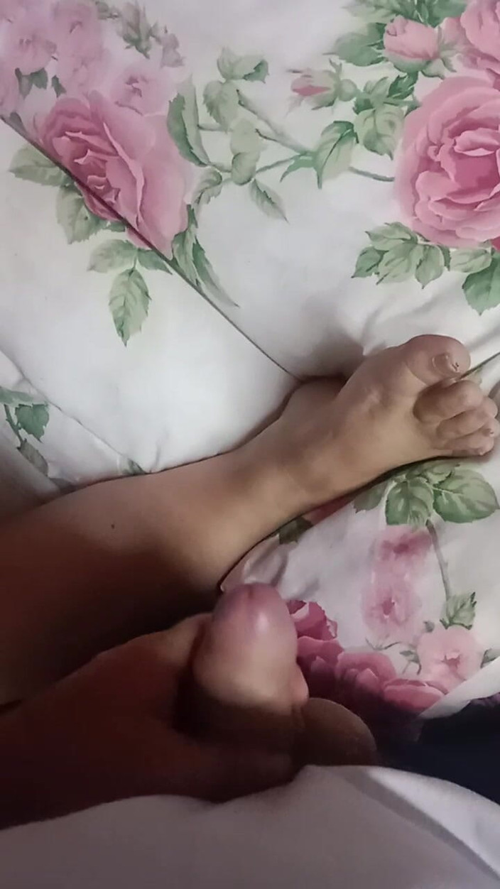 Footfetish productions: 새엄마의 발에 몰래 자지 따먹기
