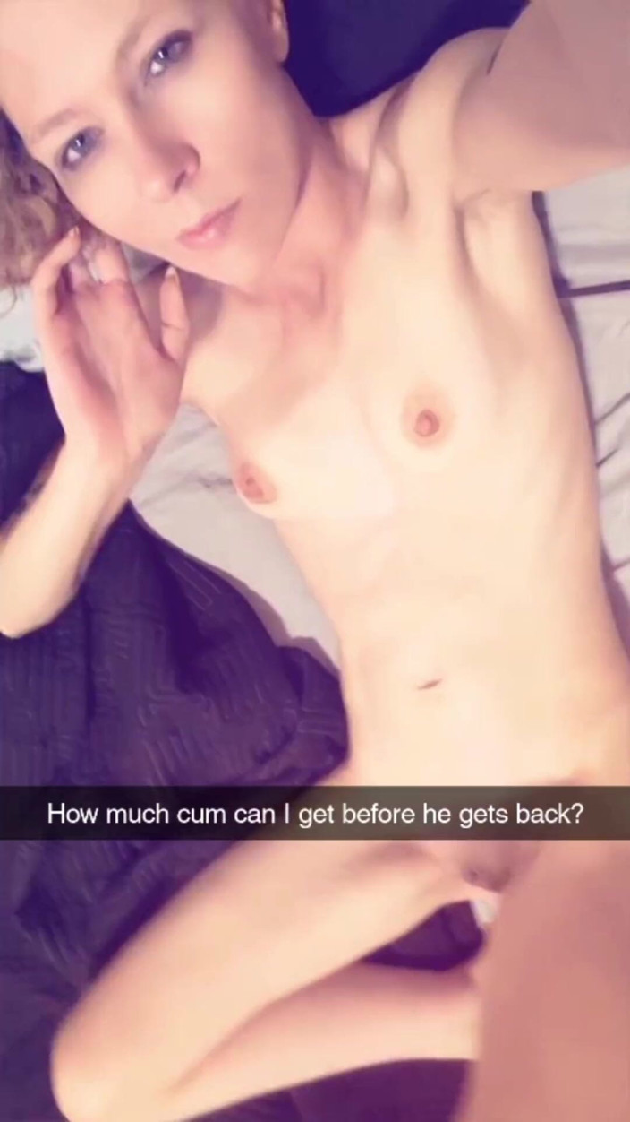 Richelle Rose: 妻は一人で家にいる間、タバコを吸ったり、浮気をしたり、Snapchatで夫を寝取ったりします。Cumslutはイクのを止めることができません