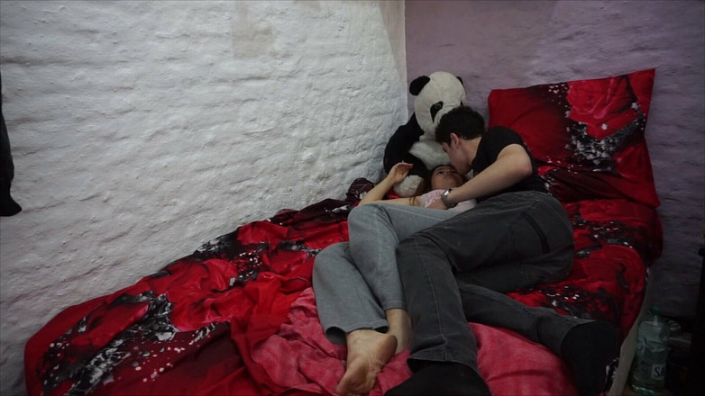 Kyle Smith: Stříkání do kundičky sexy teenagerky po drsným sexu