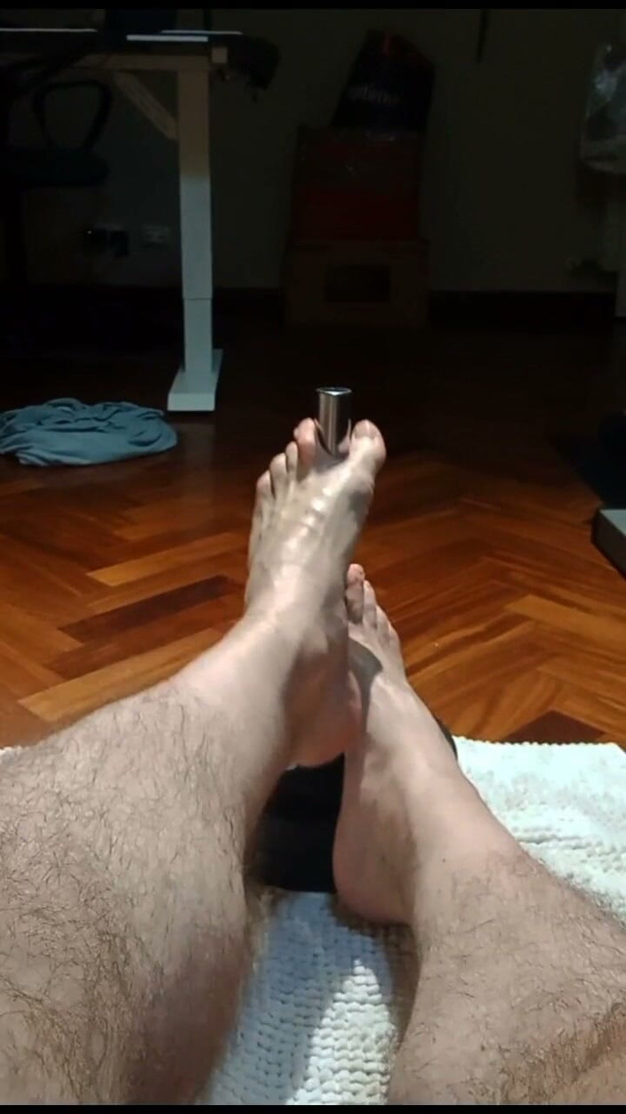Markwolf: 아령에게 더러운 풋잡을 주는 근육질 보디빌더, M