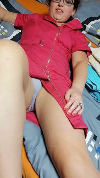 Moje coura mi nejdřív ukáže promočené kalhotky a pak mě škádlí svou mokrou kundičkou