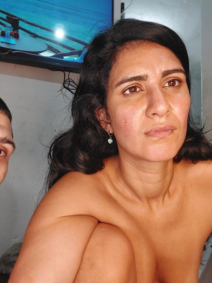 Renatinharj: Sehr aufgeregtes mädchen, das alles zum vergnügen liefert