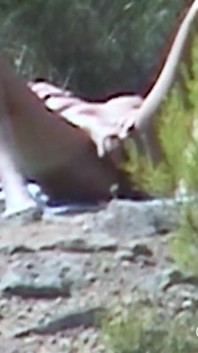 Amatoriale nudo coperto di sole