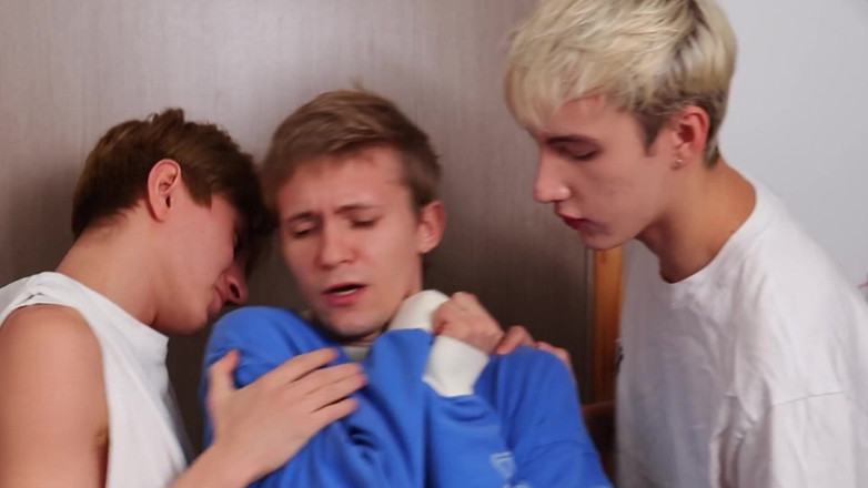 Max Gen: Arkadaşım Tatlı Üvey Kardeşle Seks Teklif Etti, Iki Büyük Penisi Olan...