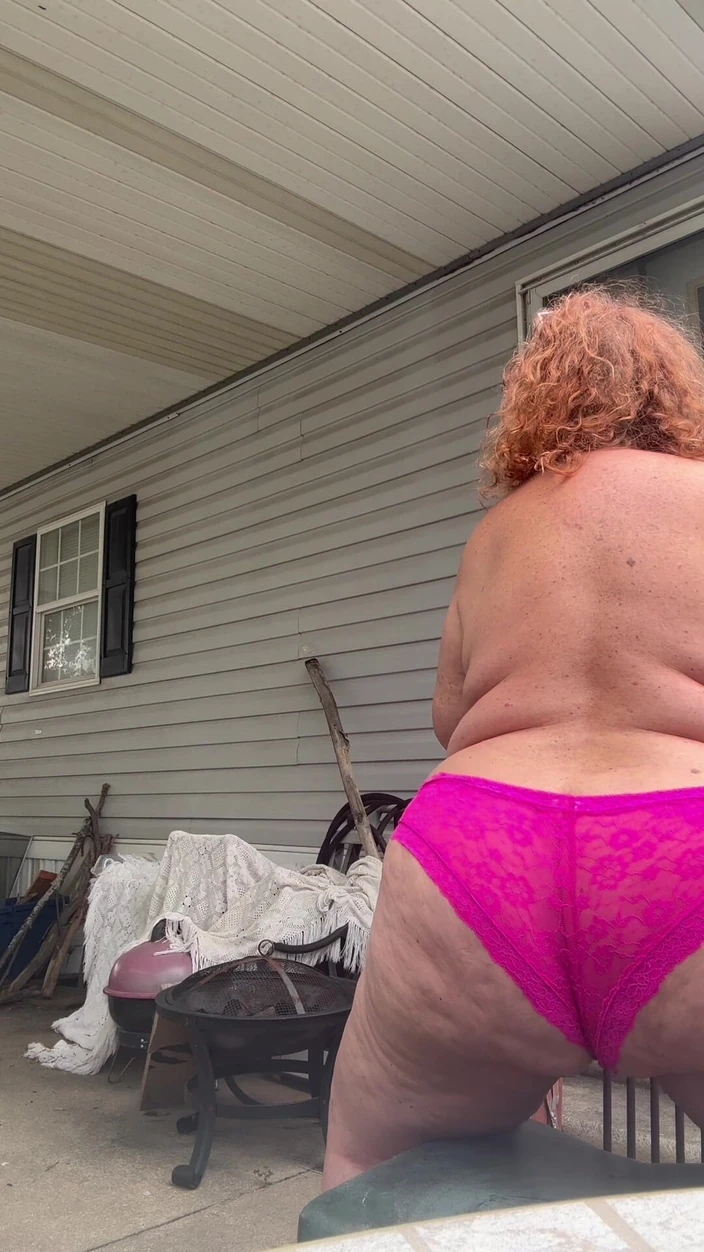 Big Ass 4 U: Outside Tease