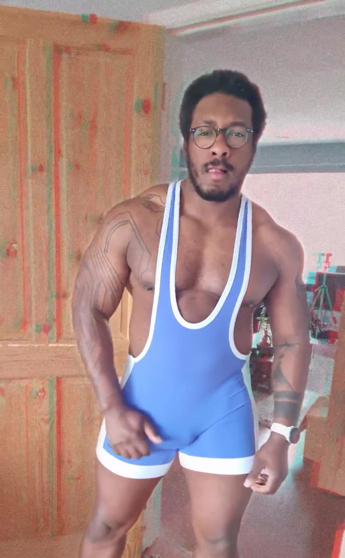 Amadeus: 나는 지금 파란색을 좋아한다고 생각, 불룩한 큰 보이게