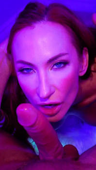Rave Siren: Una Exploración Artística De La Seducción De Sophia
