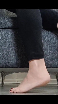 Wunderschöne strappige stilettos und füße