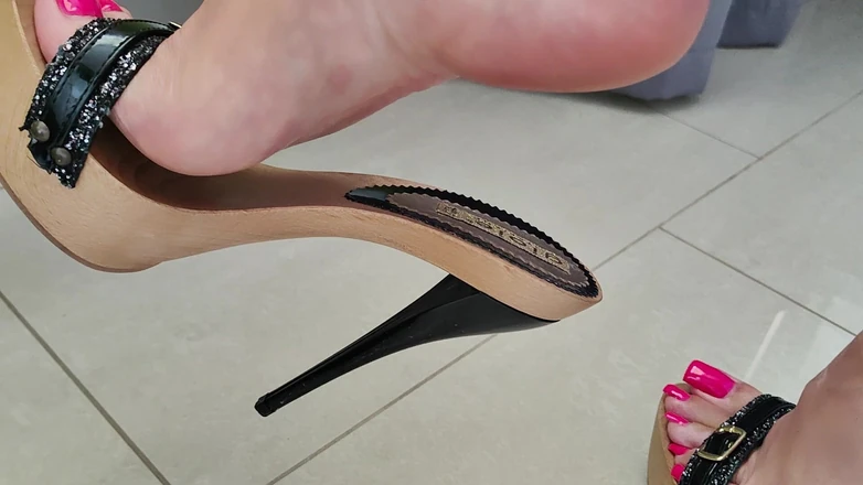 Goddess Lena: High Heels Brainfuck Straight to Your Face
