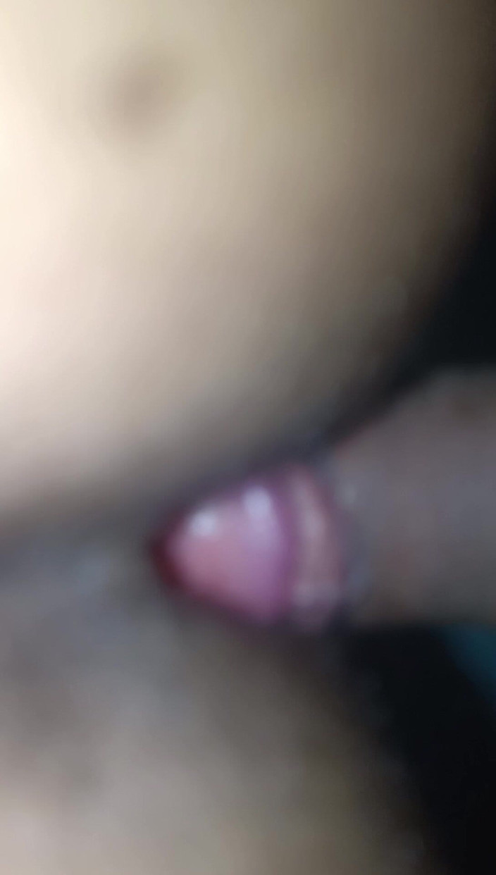 XXX Nepal: Сонний пеніс промокає всередину мокрої та брудної пизди.