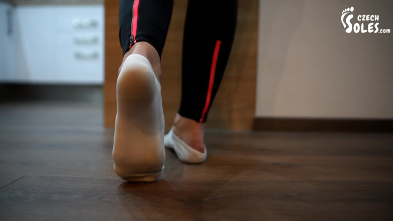 Czech Soles - foot fetish content: Cheirando as meias e os pés da namorada da academia