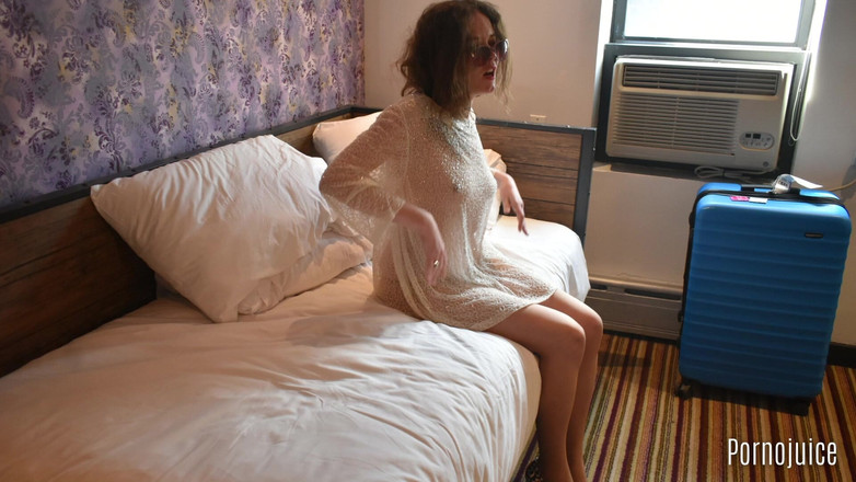 PornoJuice Faphouse: Siswi pelajar ini lagi asik mainin kontol pria yang lebih...