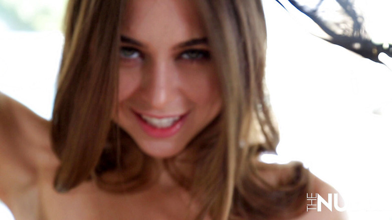 The Nudie: Riley Reid mahu menghisap zakar awak