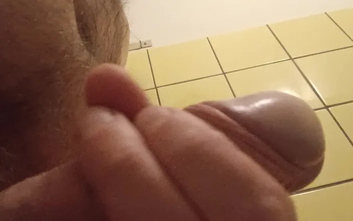 Ed Eden: Closeup Bathroom