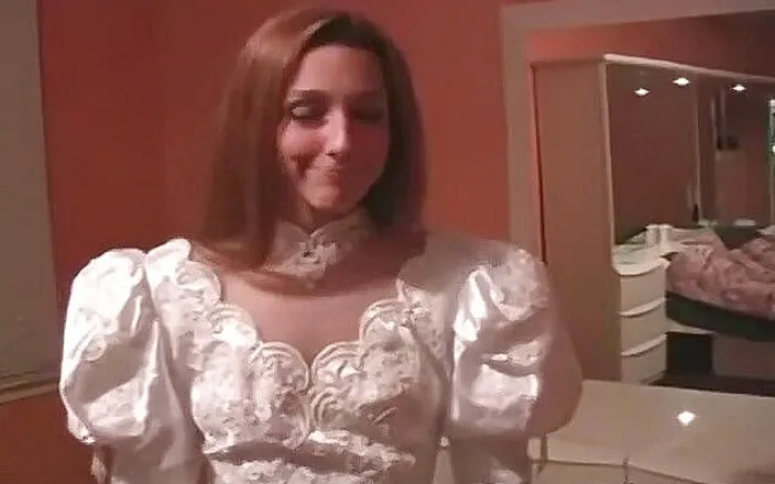 Homegrown Oral: Summer Tyme takes Michael Kahn's cock on her wedding day