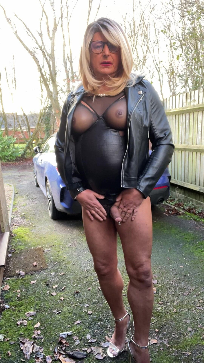 Kellycd2022: Amateur Crossdresser Kellycd2022 Sexy MILF Masturbating My Big Sissy Gurl...