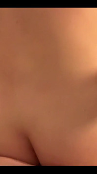 Mi sditalina il culo mentre mi siedo sulla tua faccia?