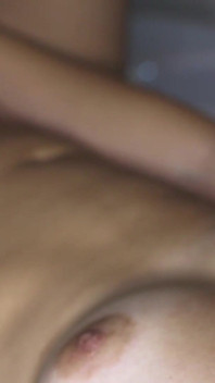 大量射精！我的亚洲好朋友有一个如此紧的阴户！流着白浆的阴户特写！