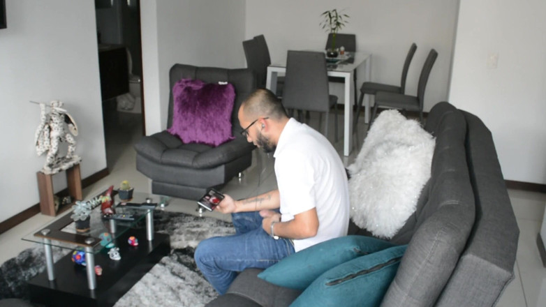 SoldierHugeCock: Sorprendido viendo porno