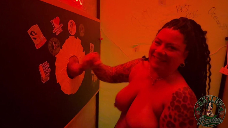 Sharedwife90: Otrogen kuk exploderar vid Gloryhole