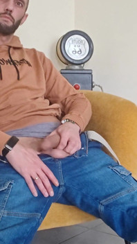 Saya bermain dengan batang besar saya, tampar, handjob dan pancutan mani Clarabitch