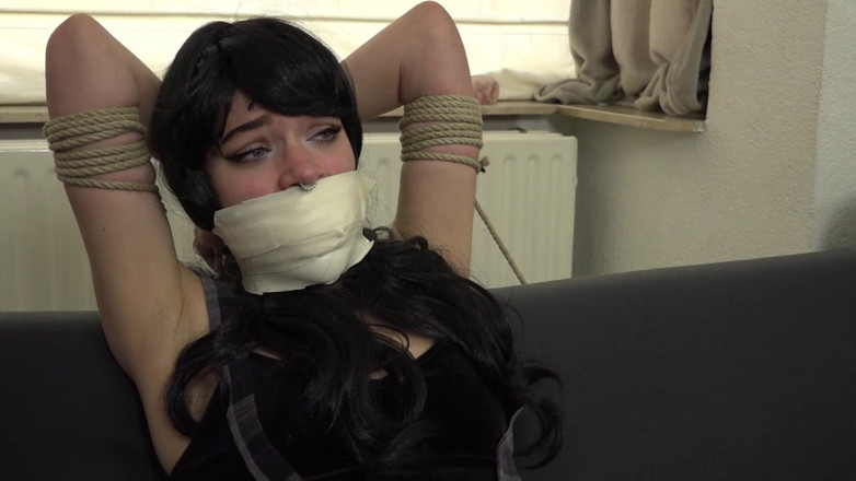 Restricting Ropes: Luna Grey - привязанная к дивану