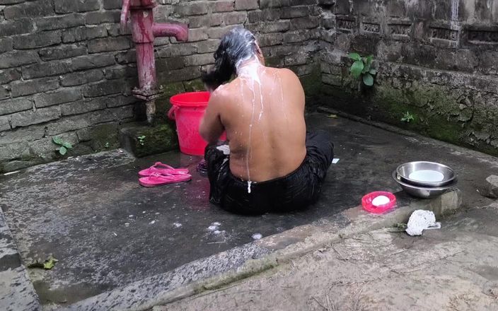 SAFI-SEXY: I See Aunty Taking a Bath Naked in the Washroom...
