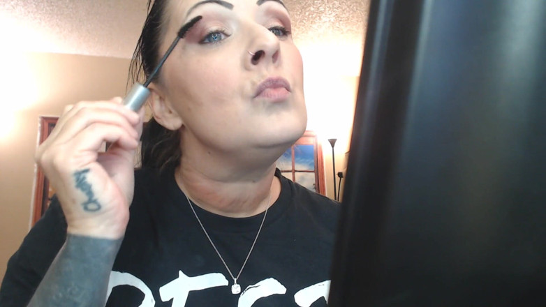 Abby Anna: Make-up bengelende rook doen