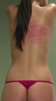 Caprice4 Spanking Machine - Bičování na holá záda