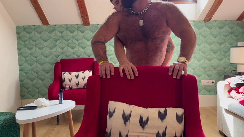 Monster Dick Hunters: Tyler Rex treedt toe tot de club
