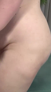 Velká brunetka děvka tvrdě šuká
