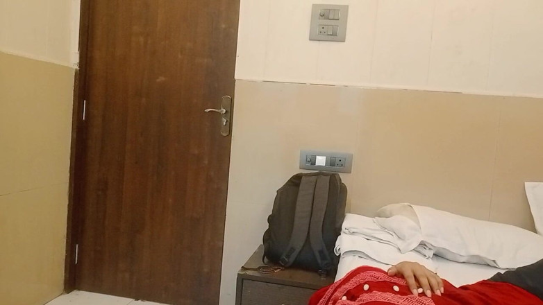 NikiRathod: वह अपने प्रेमी की लंड चुसाई का मजा लेती है