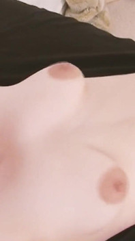 Des bombasses avides de bite, scène 2 : une masseuse brune à gros cul se tape son client