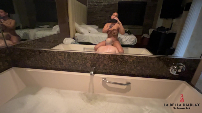 LaBellaDX: Akty služby