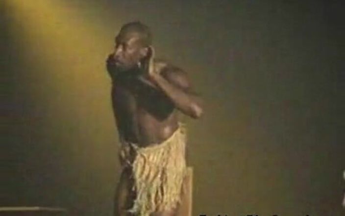 Behind The Towel: Pertunjukan telanjang berwap meninggalkan orang ramai merayu untuk lebih