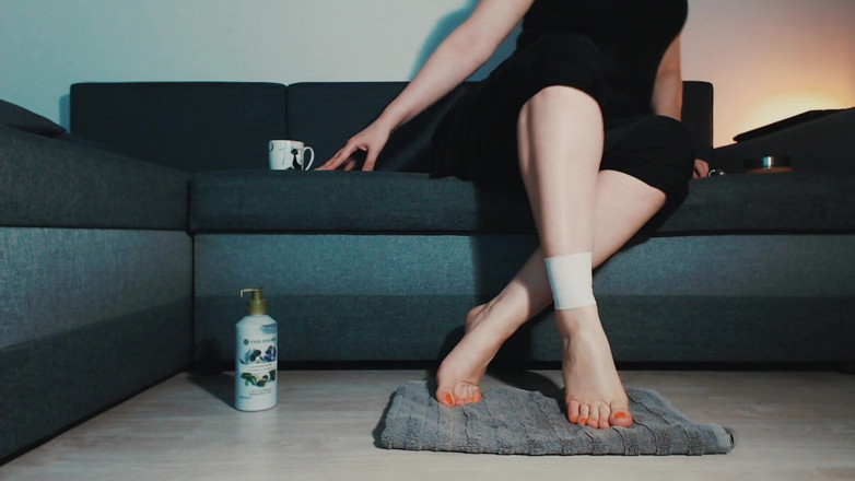 LegsOnHeels: Creaming my legs, feet and toes