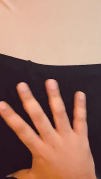 Ven a ayudar madrastra a masajear enormes tetas grandes a cambio mi querido hijastro puede follarme y correrse dentro de mi coño