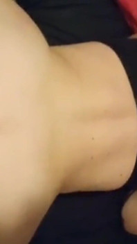 Big Ass White MILF uwielbia walić na wszystkie czwórki i uzyskiwanie wytrysków w jej tyłek