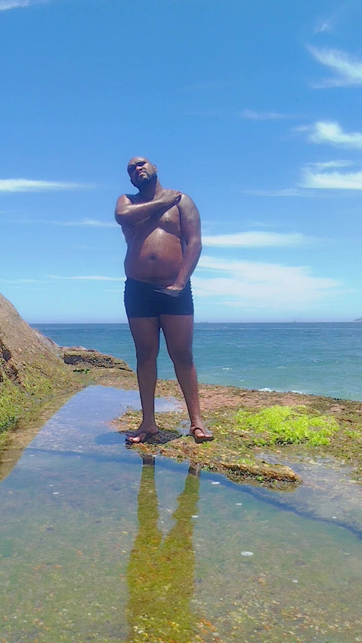 TheBlacKHunterr: Visar upp min stora kropp i Rio de Janeiro