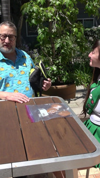 Flickscouten Tifa Quinn säljer kakor och får sedan en dubbel creampie