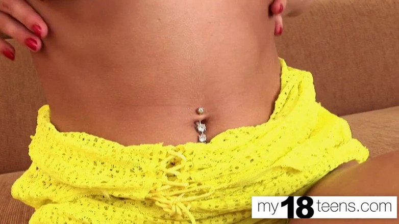 My 18 Teens: MY18TEENS - stiefschwester mit großen möpsen spielt muschi - amateur-solo